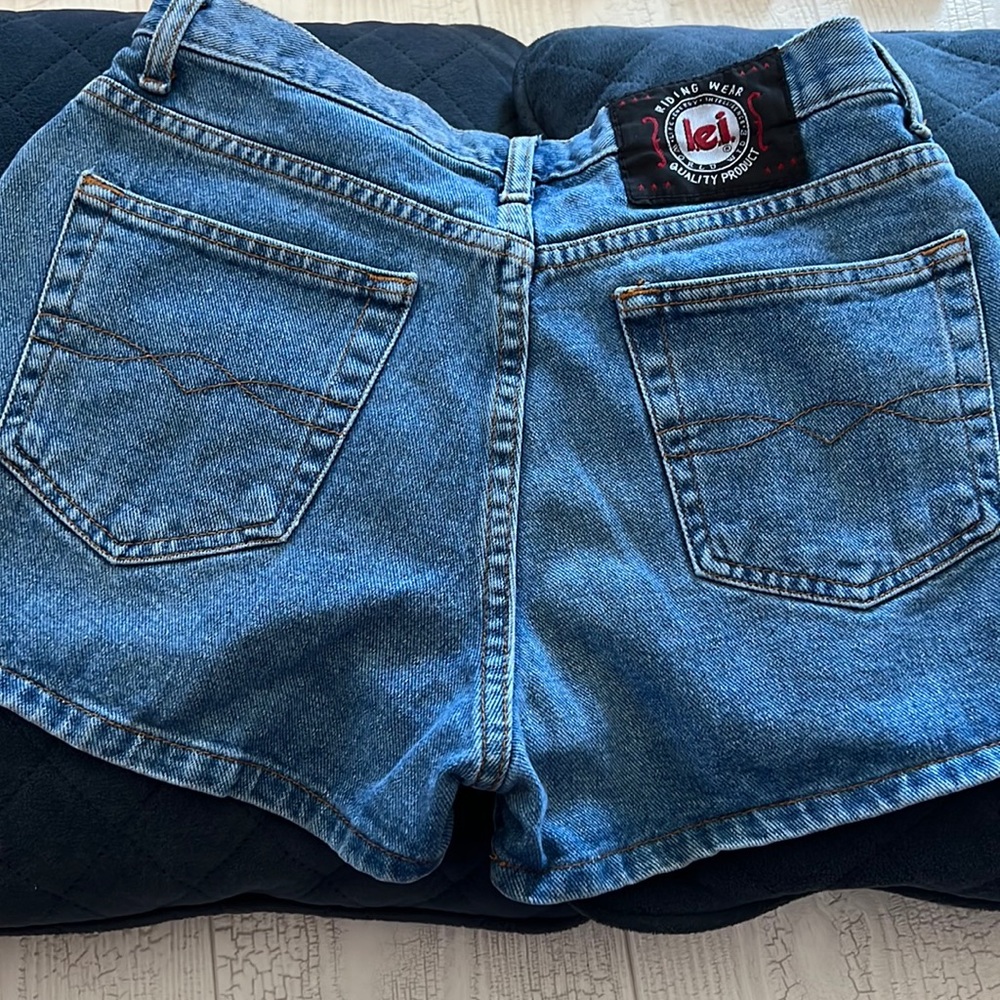 Vintage L E I high waisted shorts